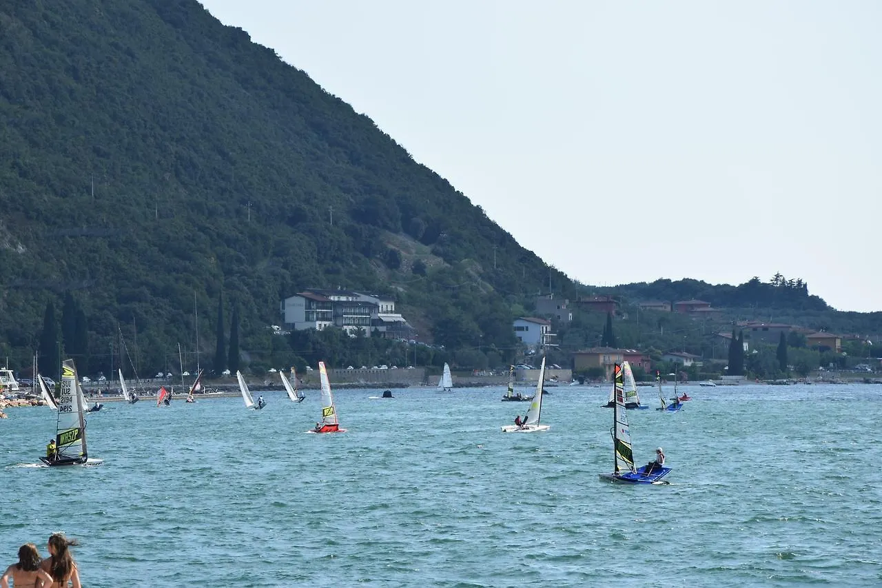 Hotel Vela Azzurra Navene 2*,
