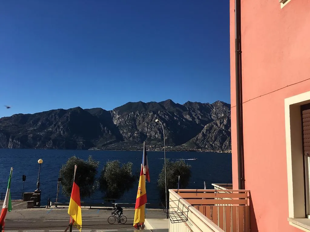 Hotel Vela Azzurra Navene 2*,