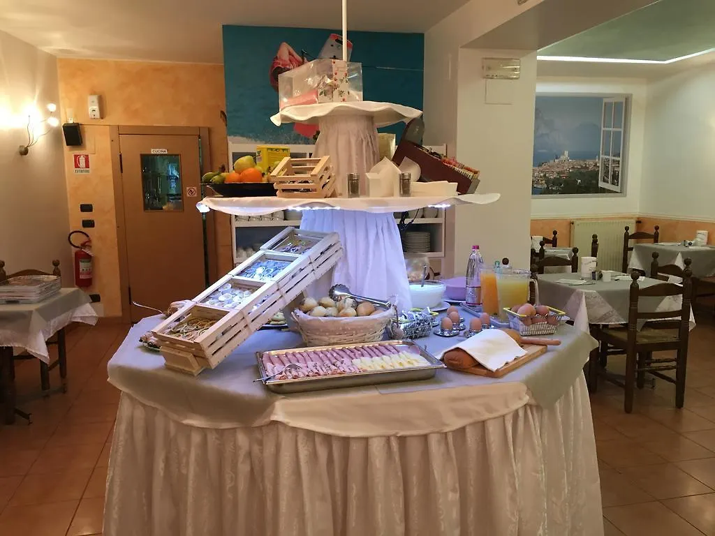 **  Hotel Vela Azzurra Navene Italy